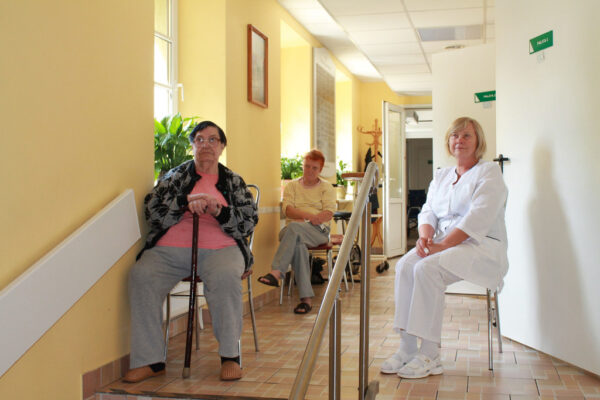 15 Financial Red Flags To Watch for When Choosing a Senior Living Facility