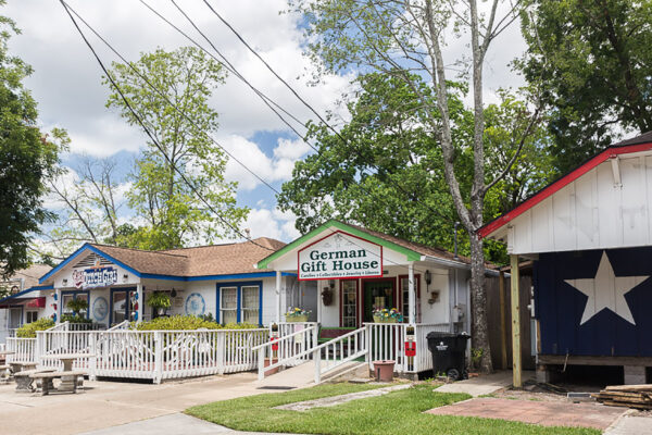 13 American Suburbs Where Houses Are Selling for Less Than Their 2019 Prices