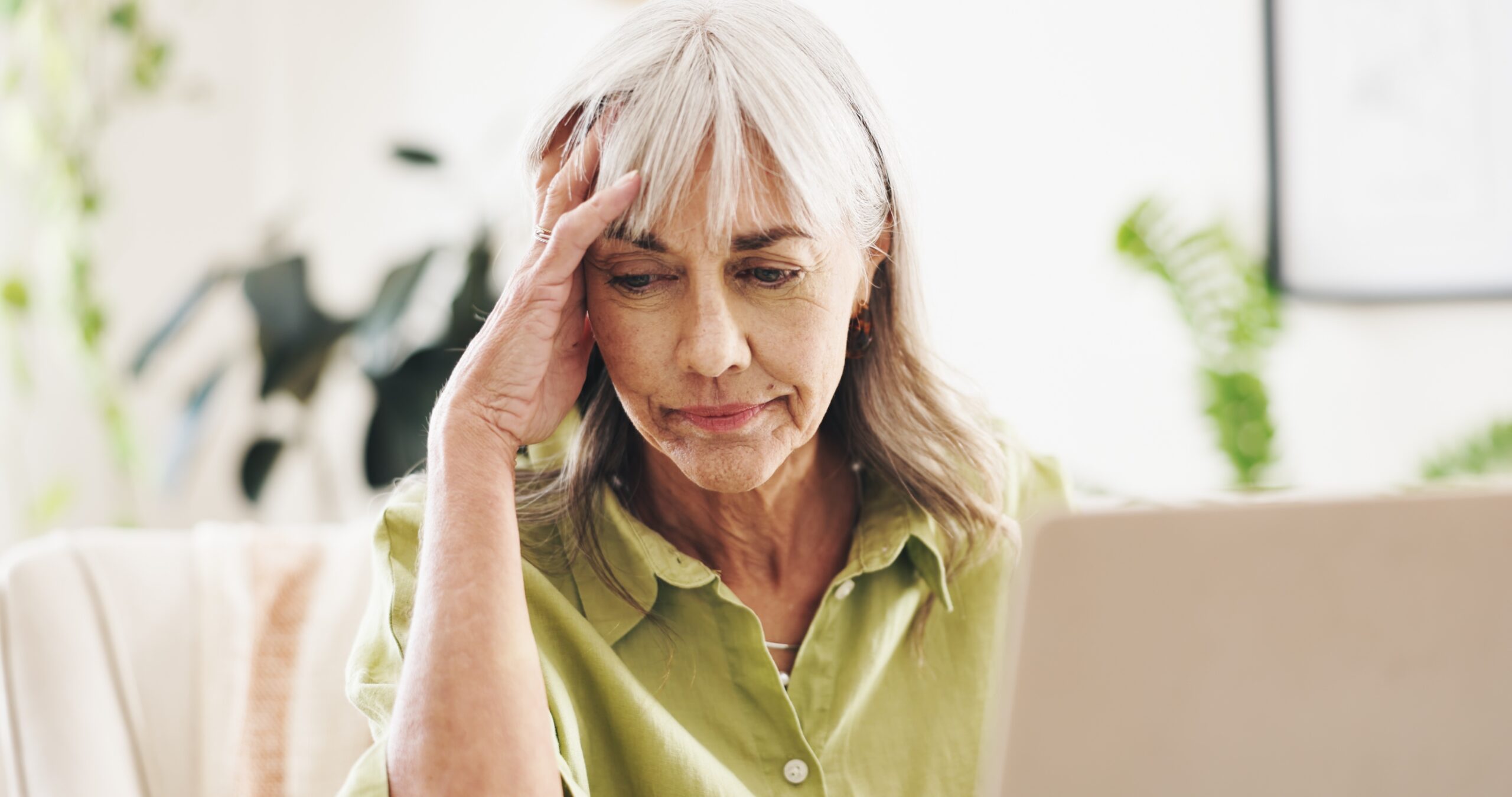 senior woman worry stress laptop